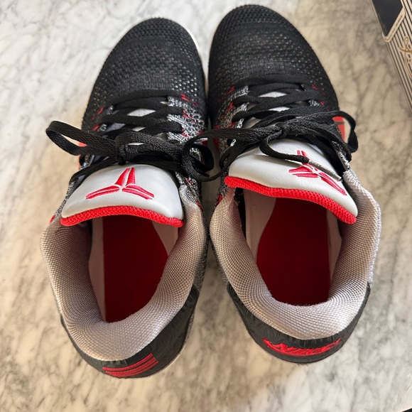 Kobe 11 used size 10 - Picture 6 of 11